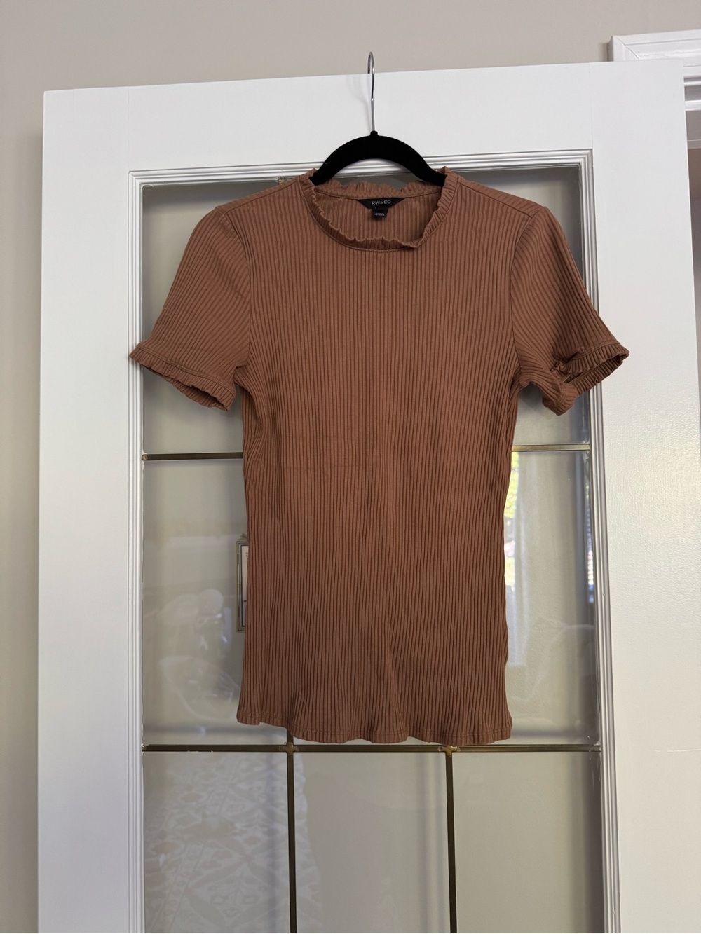 RW&CO. Ribbed Short-Sleeve Crew in Warm Brown